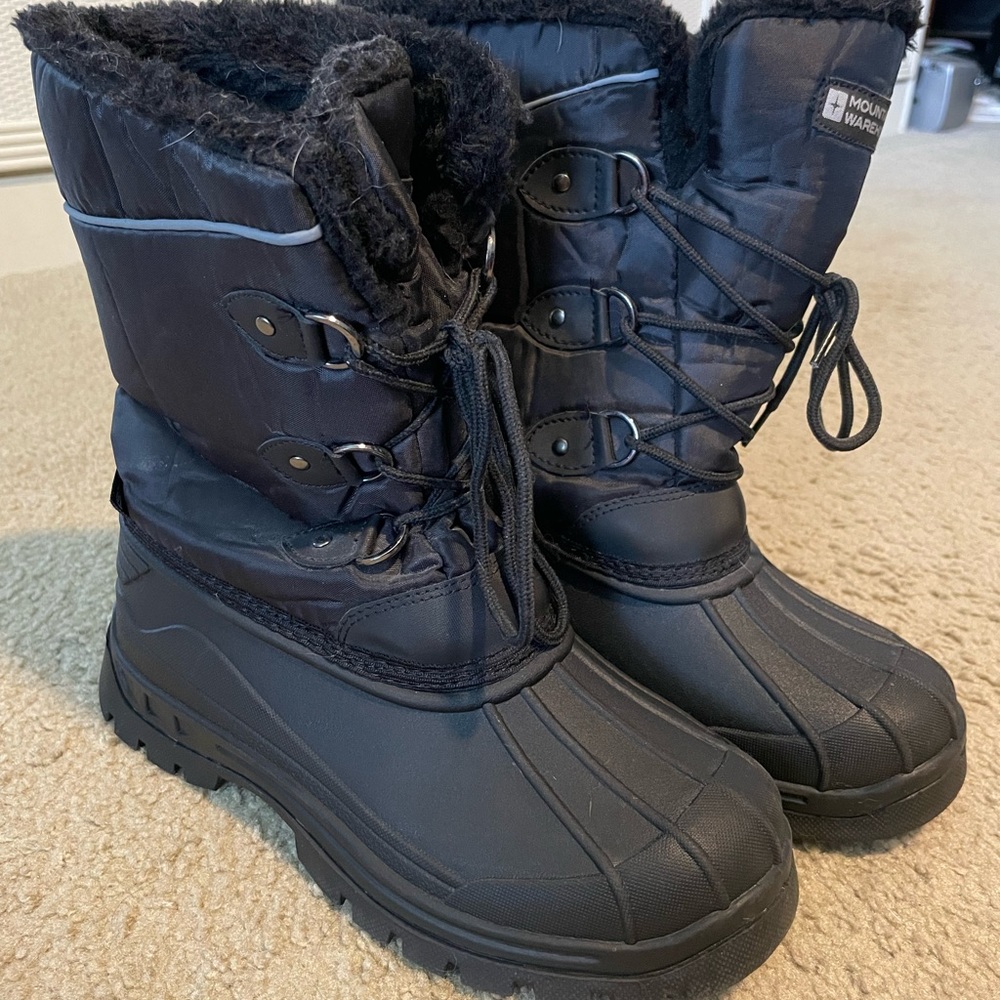 Kids black snow boots
